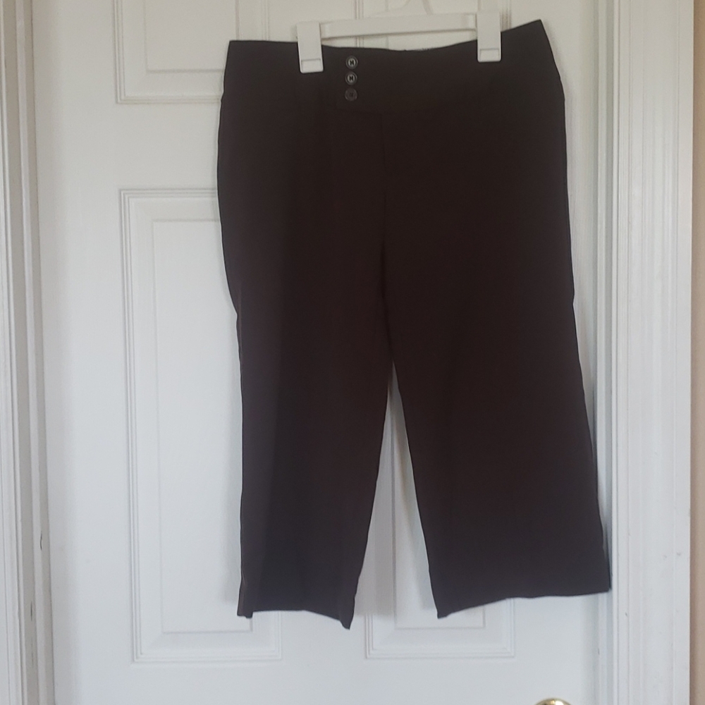 Brown capris